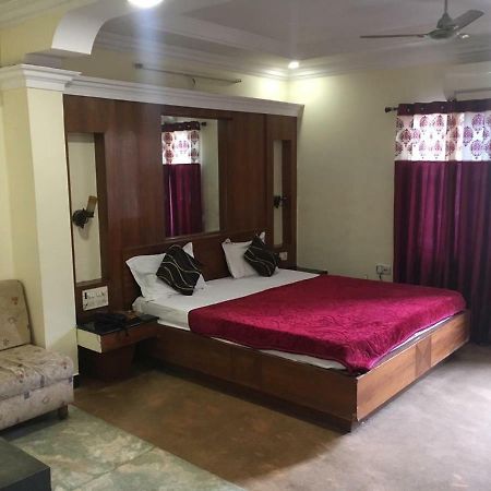Hotel Poonam Rāipur Exteriér fotografie