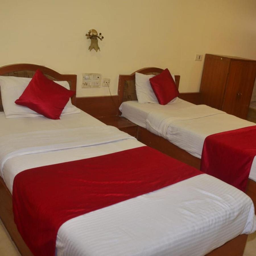 Hotel Poonam Rāipur Exteriér fotografie