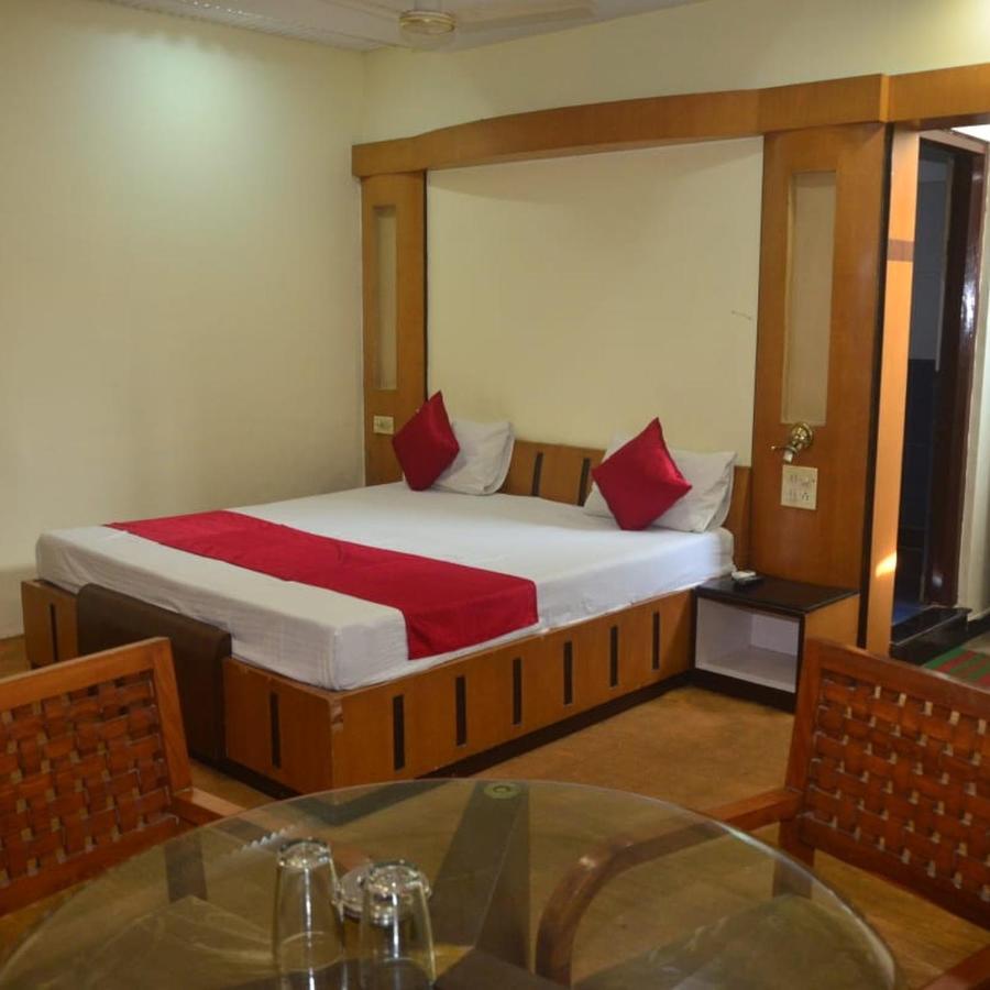 Hotel Poonam Rāipur Exteriér fotografie