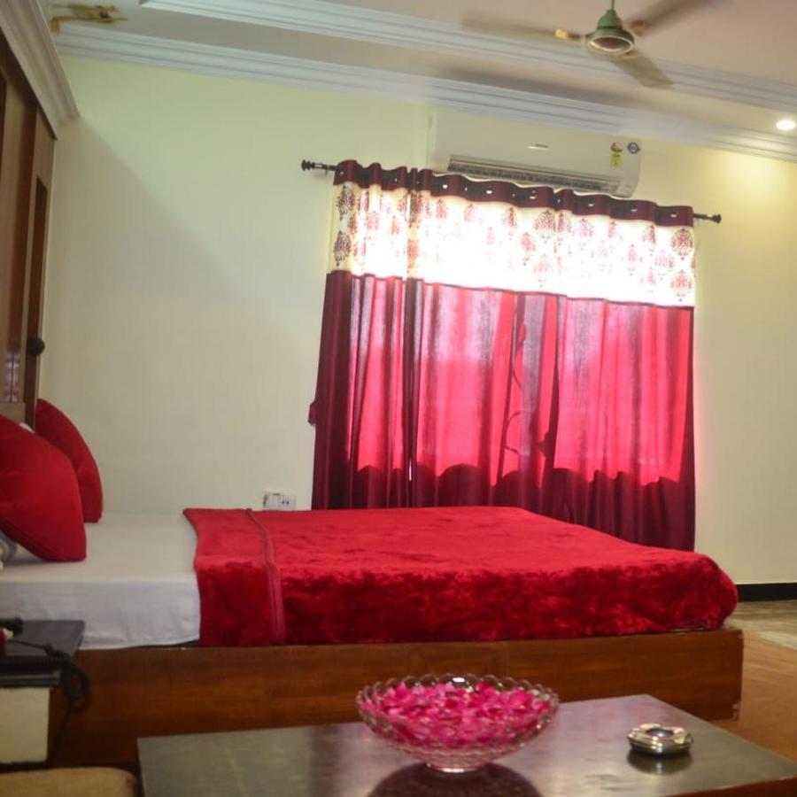Hotel Poonam Rāipur Exteriér fotografie