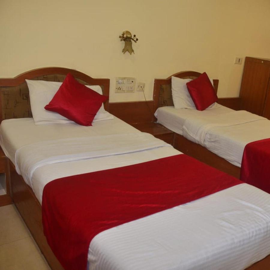 Hotel Poonam Rāipur Exteriér fotografie