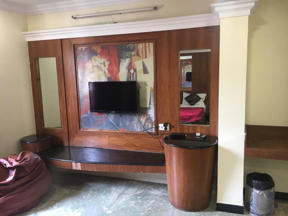 Hotel Poonam Rāipur Exteriér fotografie