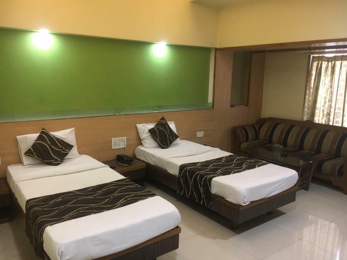 Hotel Poonam Rāipur Exteriér fotografie